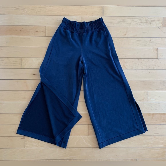 EUC 🍋 Lululemon Seek Softness Mid Rise Crop - Picture 6 of 9